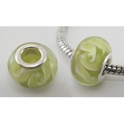 Perle verre lampwork style Pandora vert et volutes blanches