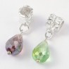 Pendentif style Pandora forme goutte facette, couleurs changeantes AB ici vert clair et marron, haut. 28 mm