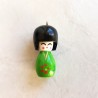 Pendentif poupée japonaise Kokeshi verte bois laqué bois