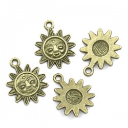 Breloque pendentif en forme de soleil et visage souriant Bronze antique