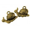 Pendentif charme en forme d'escargot couleur or antique, En volume