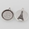 Support de cabochon rond et plat avec tour Eiffel à l'arrière en décor. Couleur argent antique