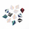 Des pendentifs en acétate au joli décor marbré en différents coloris au choix, forme losange étiré