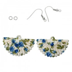 Une paire de boucle d'oreilles en kit, facile à monter, éventail décor fleurs bleues en bois