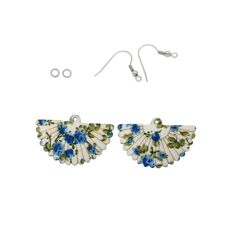 Une paire de boucle d'oreilles en kit, facile à monter, éventail décor fleurs bleues en bois